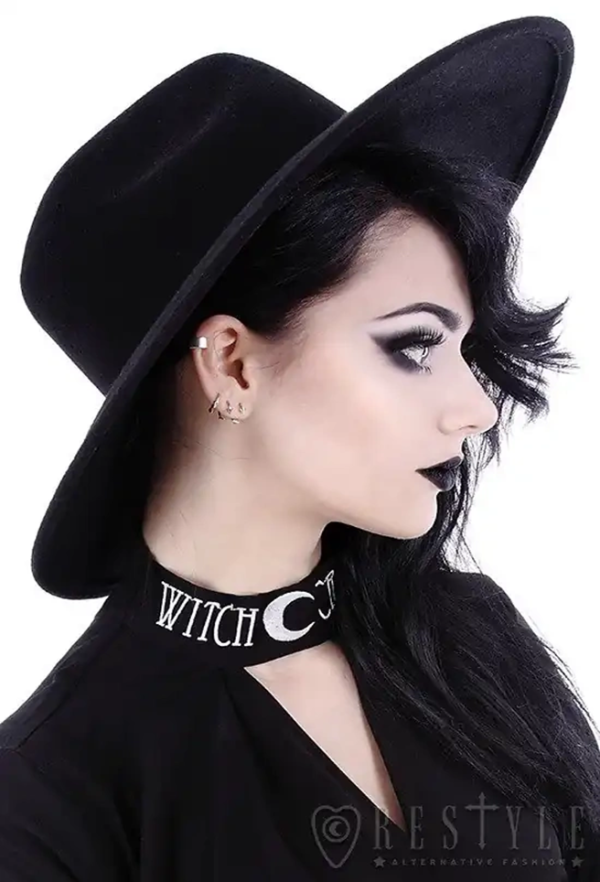 Wide brim hat